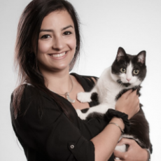 Victoria Lopez-Aldazabal with cat